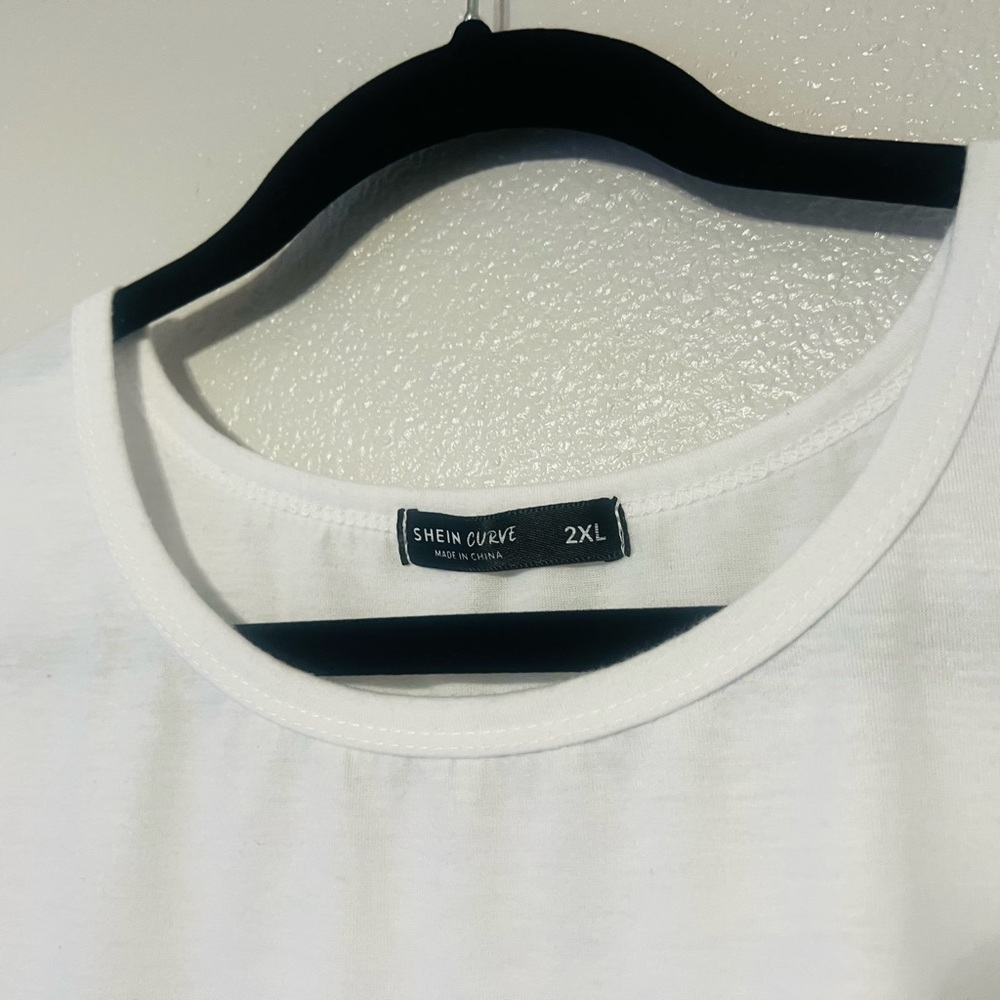 SHEIN CURVE GRAPHIC T-SHIRT - Picture 5 of 5
